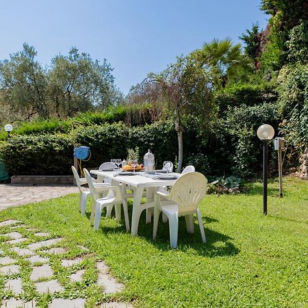 H11 Oasi Serena Parcheggio-Giardino Taggia Exterior foto